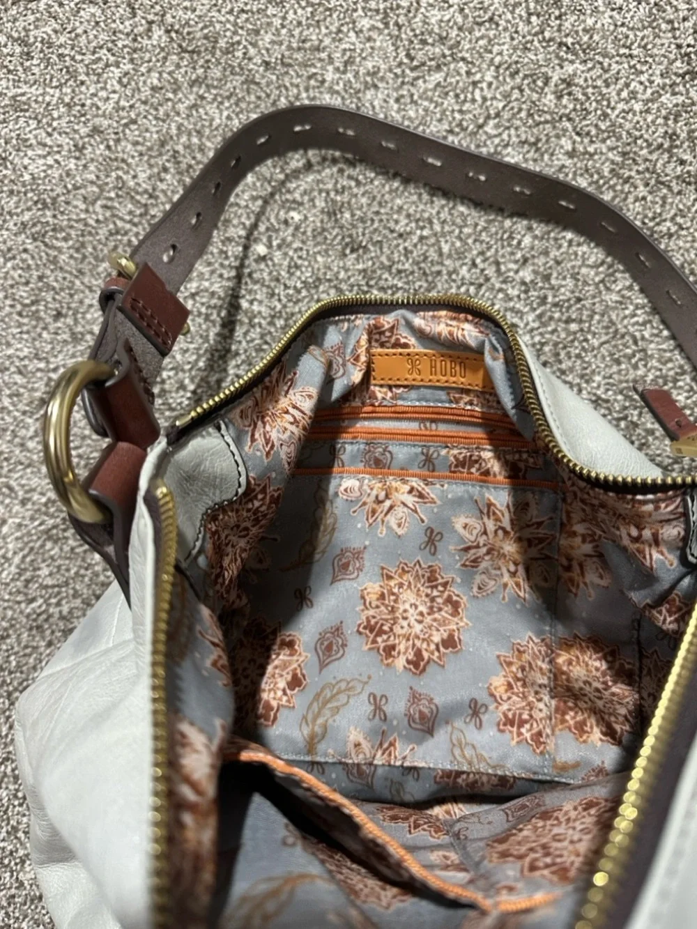 Hobo Charlie leather Shoulder Bag in Light Gray with Brown Strap